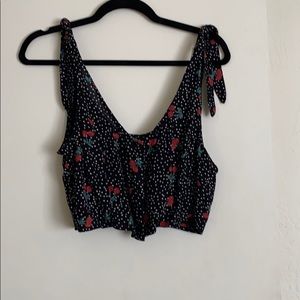 Adorable crop top 🍒